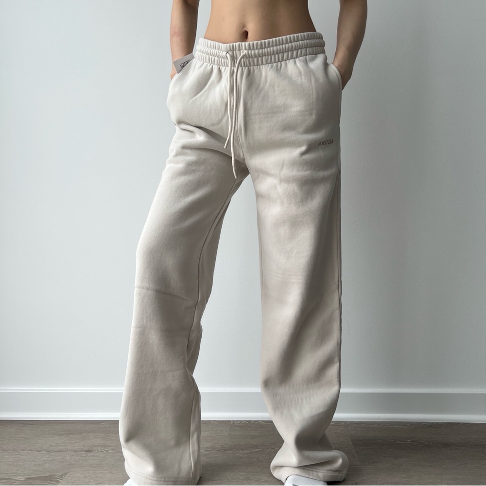 Aritzia Cozy Fleece Boyfriend Basic Wide Sweatpants Matte Pearl Taupe Size S - Picture 2 of 10